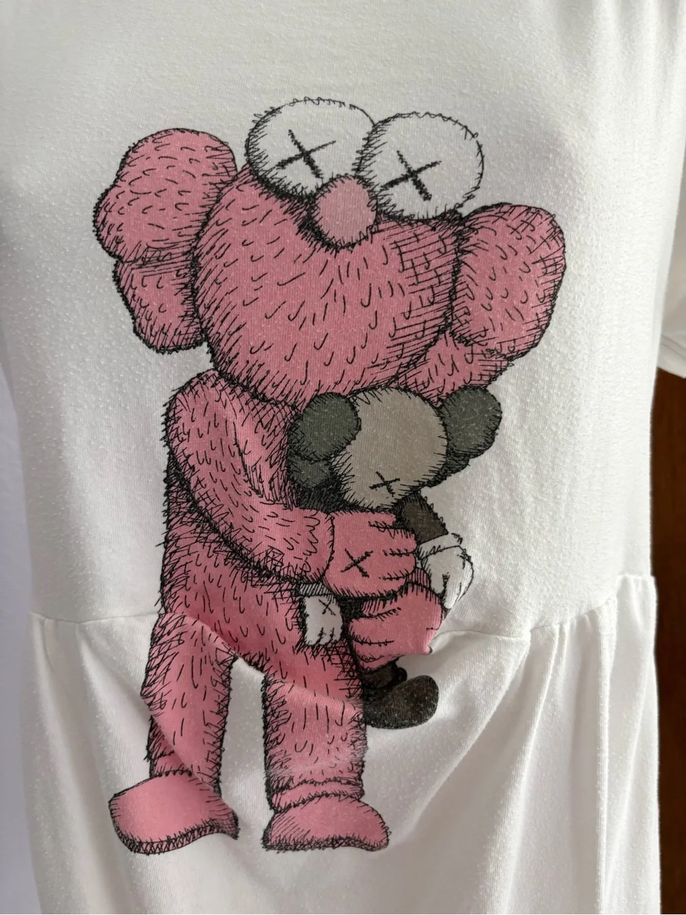 KAWS x UNIQLO sz M DIY Babydoll Tshirt White PINK BFF COMPANION
